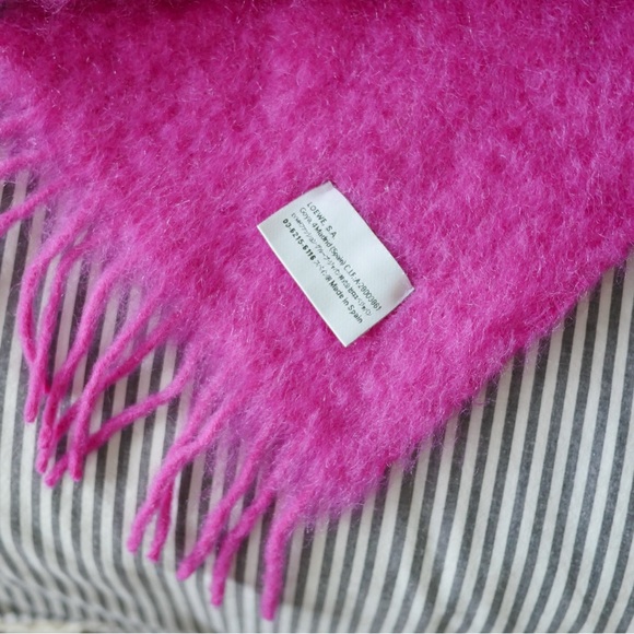 Loewe leather-trimmed fringed mohair-blend scarf in fuchsia pink - Picture 3 of 6